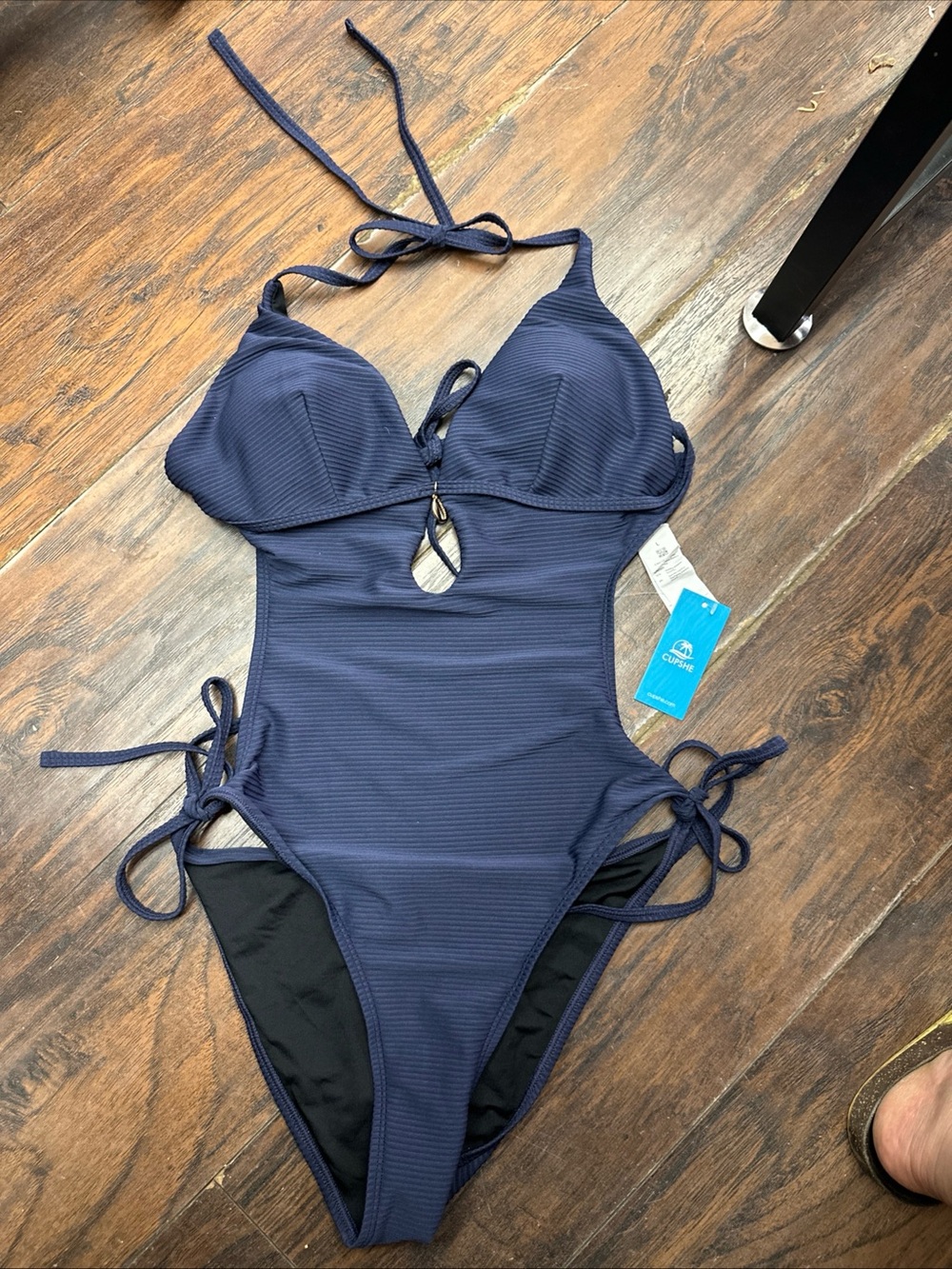 CUPSHE Women's One Piece Swimsuit Bathing Suit Halter Cutout <<<<332>>> - Picture 4 of 7